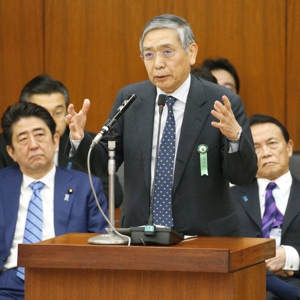 一体いつまで？ 実質賃金4カ月連続のマイナスに庶民の嘆き《安倍さん、給料が下がり続けて発泡酒が水道水に変わったよ》
