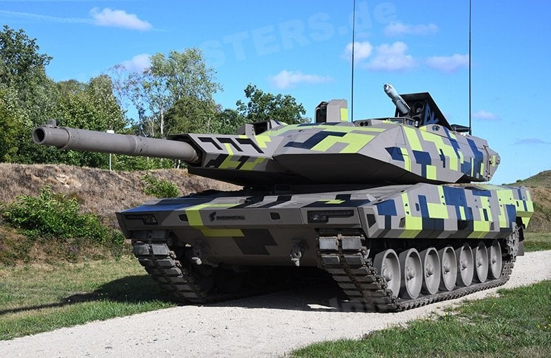 イタリア陸軍は、380 kf51パンサータンクと1050 kf41のリンク装甲車を購入/建設し、ヨーロッパで最も強力な軍隊を持つ西ヨーロッパと国で事実上最初の装甲部隊になります（フランスの記事）