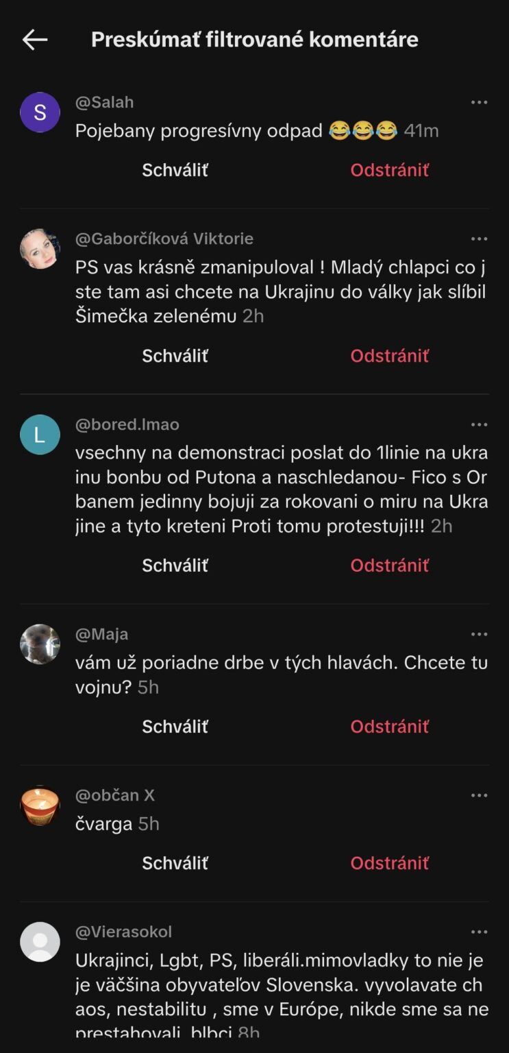 POV: 抗議活動のビデオをソッキーに投稿します