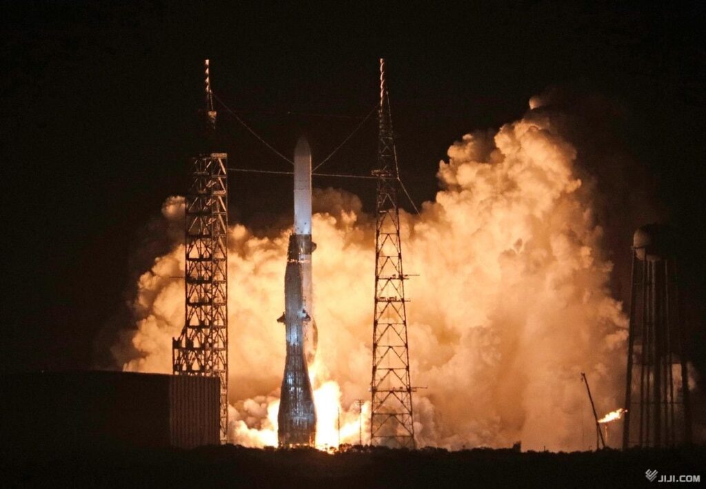 大型ロケット、打ち上げ実施 ベゾス氏設立のブルーオリジン