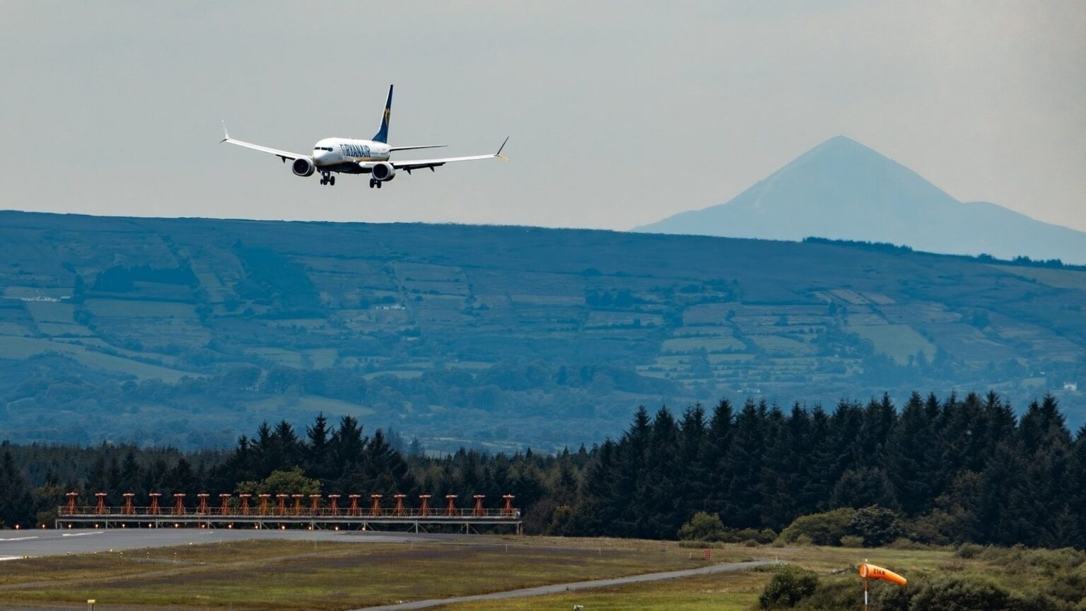 2024 年のアイルランド西空港の乗客数を記録する
