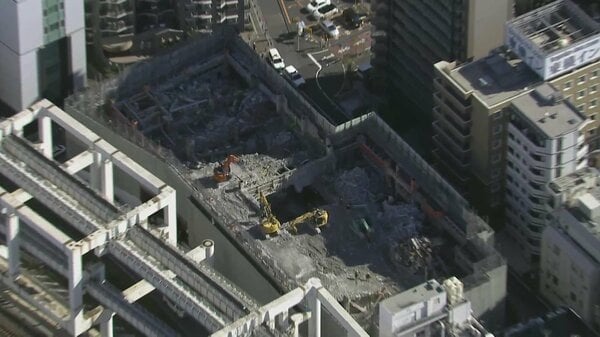 JR千葉駅近くのビル解体工事現場で天井崩落 70代と50代の男性作業員2人ががれきの下敷きに…70代作業員は意識不明の重体 救助活動続く 千葉市