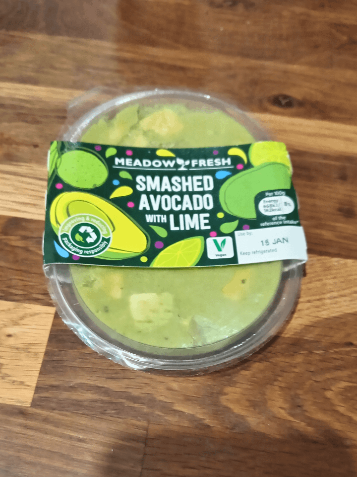 Lidl のこの新製品を試した人はいますか?アボカドが熟すまで何日も待つ必要はなく、パンに塗るのがとても簡単です。しかも99セントでお買い得
