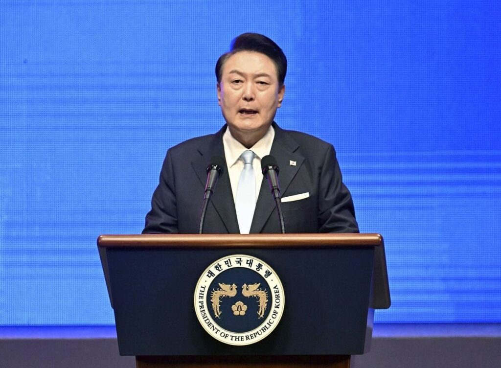 韓国史上初の「現職大統領拘束」に漕ぎつけた公捜処、公文書偽造疑惑まである捜査手法に国民が不信感 ― 公印を押した紙片を貼り付けた“公文書”