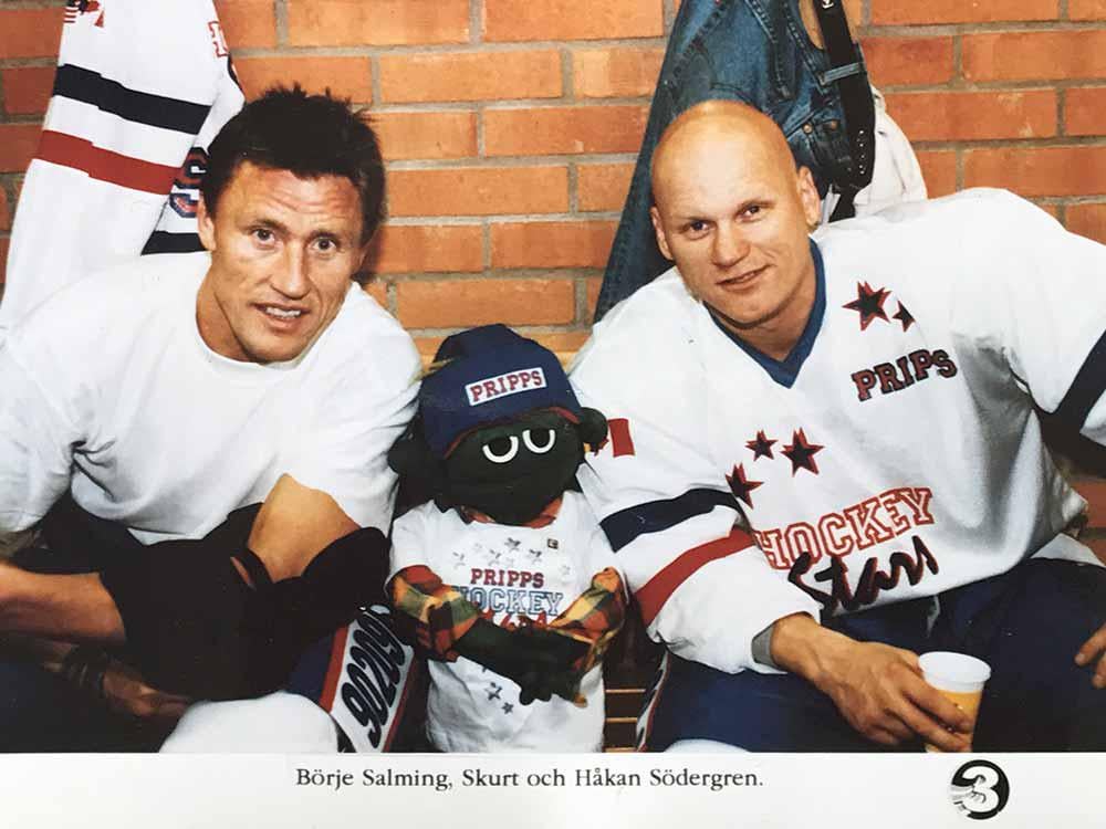 「私はベテランのホッケーチームで、子供の癌財団との試合でゴールを決めていました。ここで私の斜面であるベルジェ・サルミングとホーカン・セーデグレンがいました。」