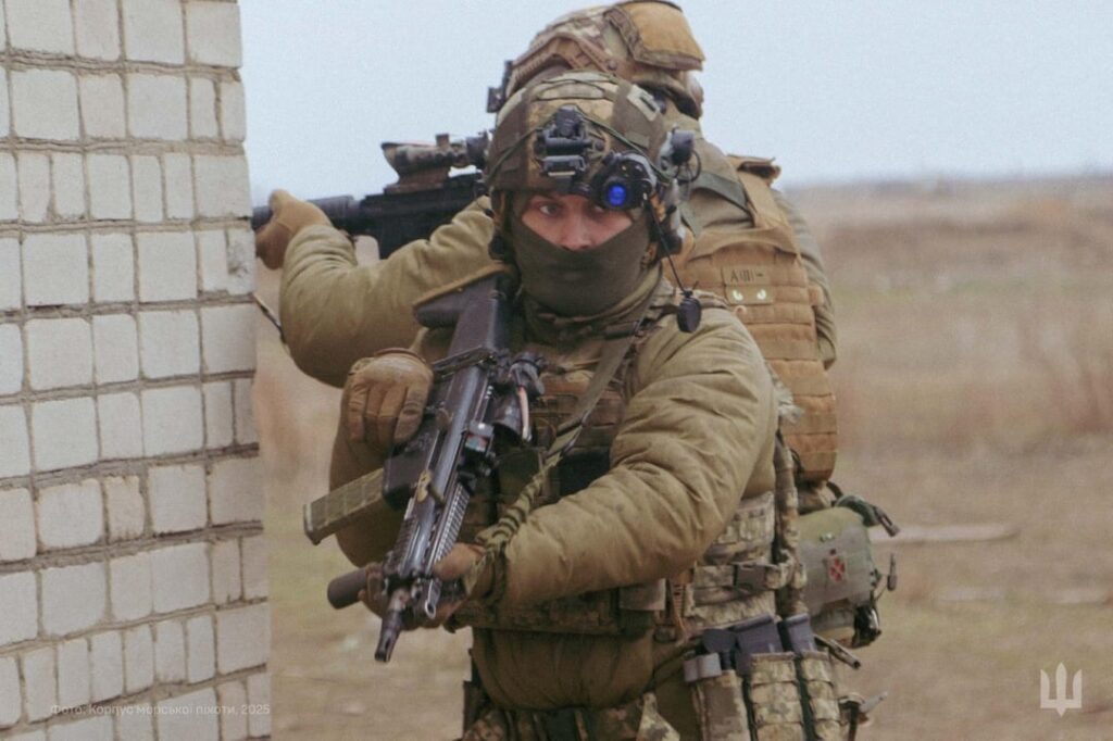 最近の訓練中のウクライナ海兵隊第 140 独立海兵偵察大隊の兵士。
