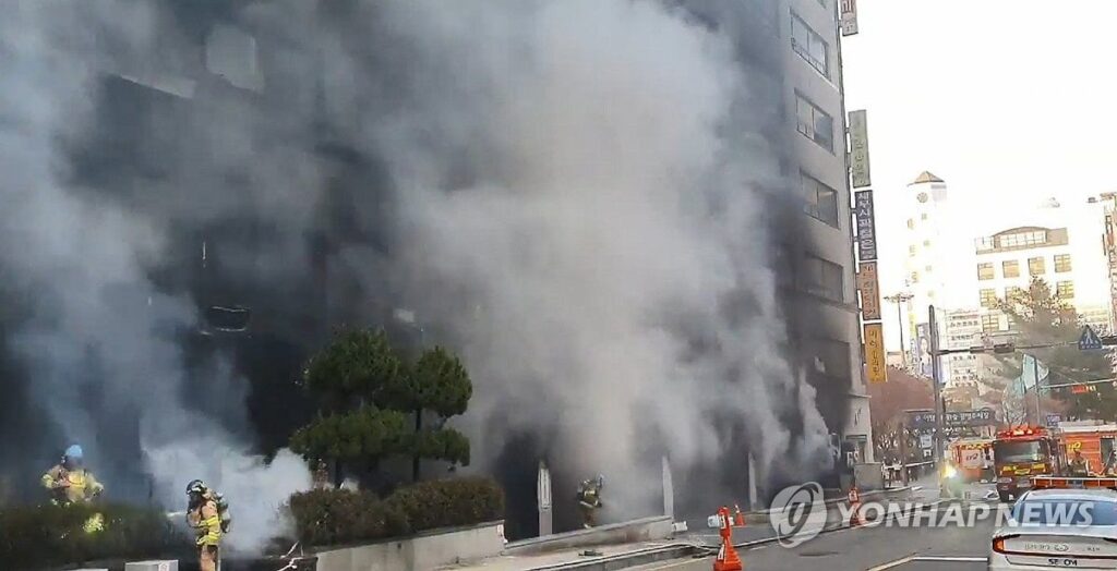 韓国・ソウル近郊のビルで火災 ３００人が救助・避難も重傷者なし | 聯合ニュース