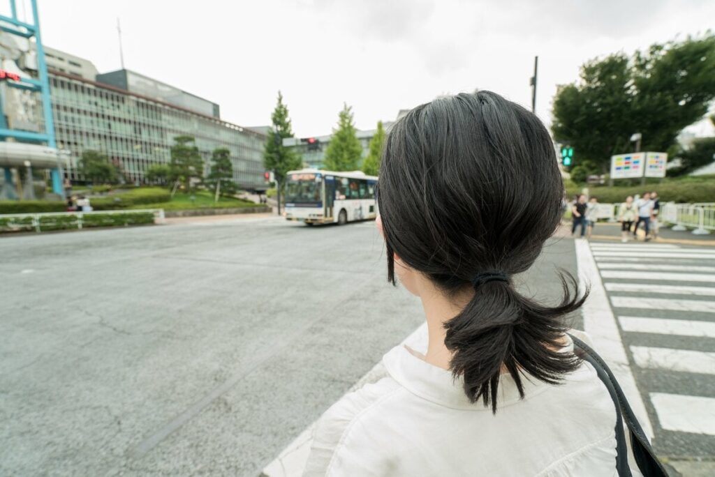 地方では“独身女性は珍獣扱い”　「なぜ結婚しないのか」という視線がつらくて、地元に戻れない