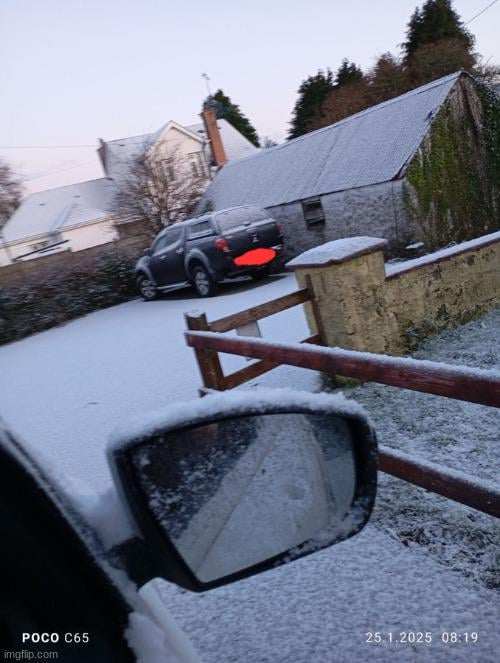 キャバンとティペラリーでは小雪、他の多くの地域では氷が降っているとの報告 (画像は X の Carlow Weather より)