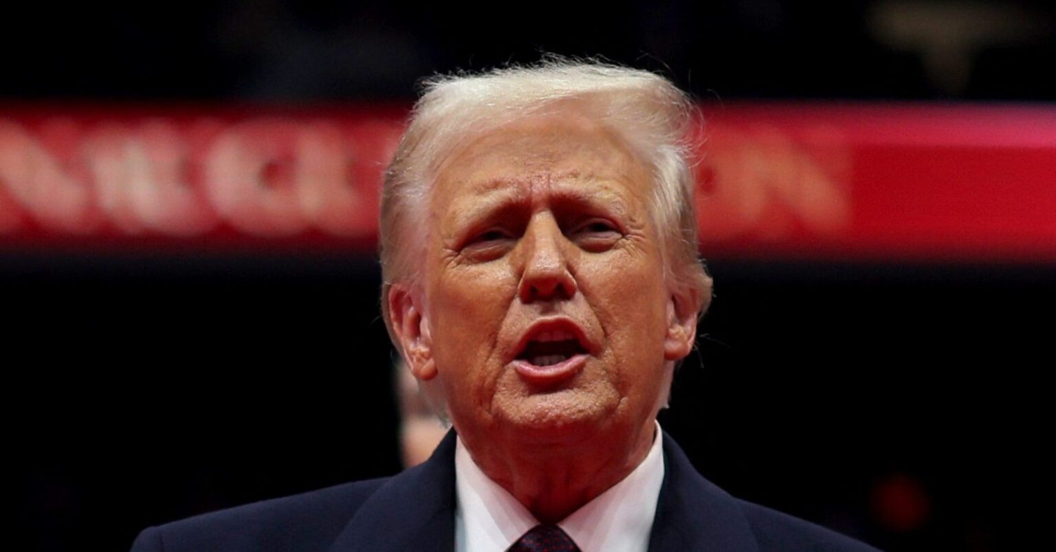 トランプ大統領、ワシントンで黒人男性殺害で有罪判決を受けた警察官2人を恩赦