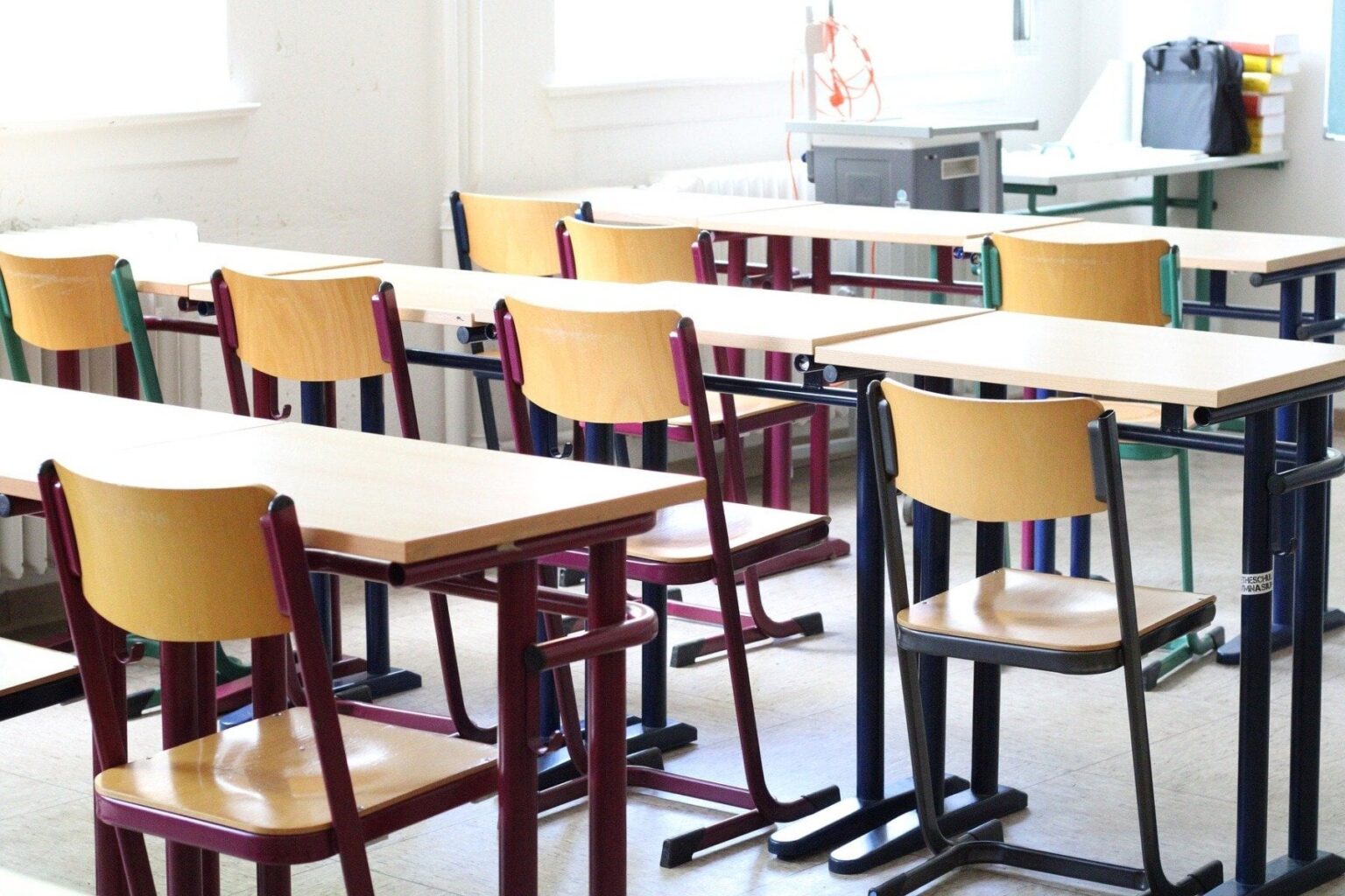 多くの学生は、人生に役立つこと、つまり勉強を学んでいないため、高校 1 年後に中退することを検討しています。