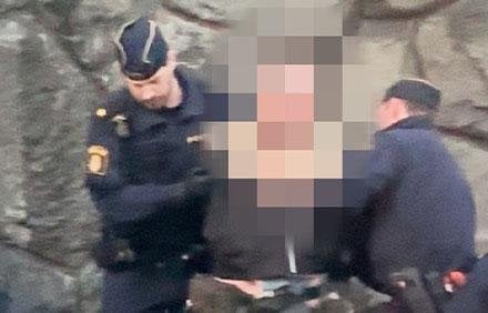警察の保護にもかかわらず、釈放から24時間以内に新たなナイフによる襲撃