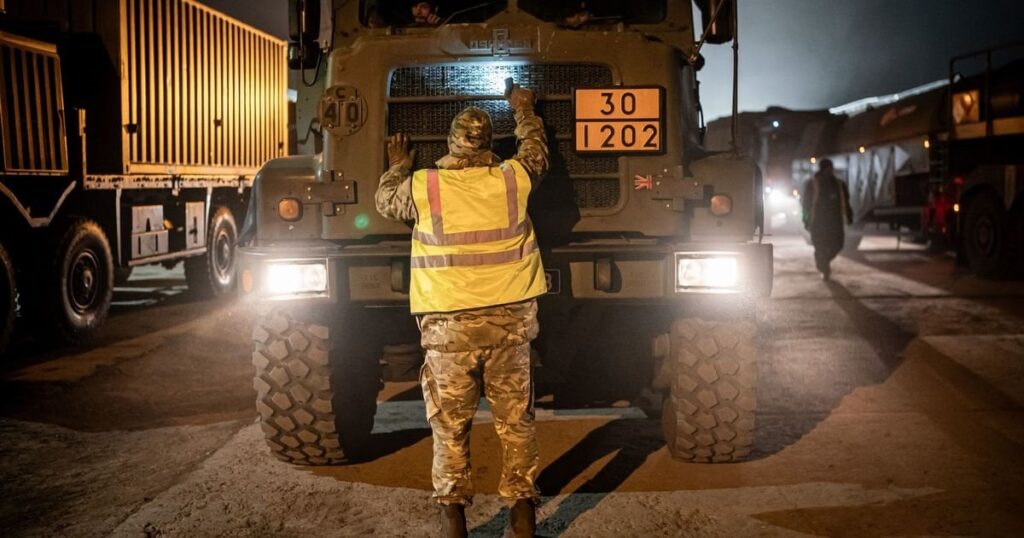 英国軍とNATO軍、数千人が東欧で演習のため移動中、ロシア侵攻の可能性に備え準備中