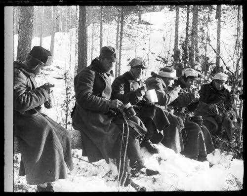 休憩をとるフィンランド兵 1942