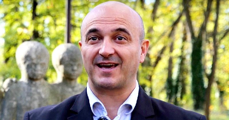 1月は残忍なスキャンダルで始まった：児童虐待で停職処分となったサッカー監督が復帰した
