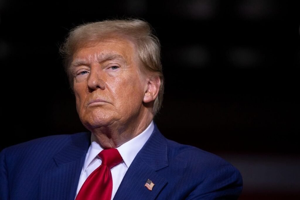 「彼らは我が国を愛していない」：トランプ大統領、カーター氏の半旗に激怒カーター氏の死去により、就任式当日には国会議事堂に半旗が掲げられることになる