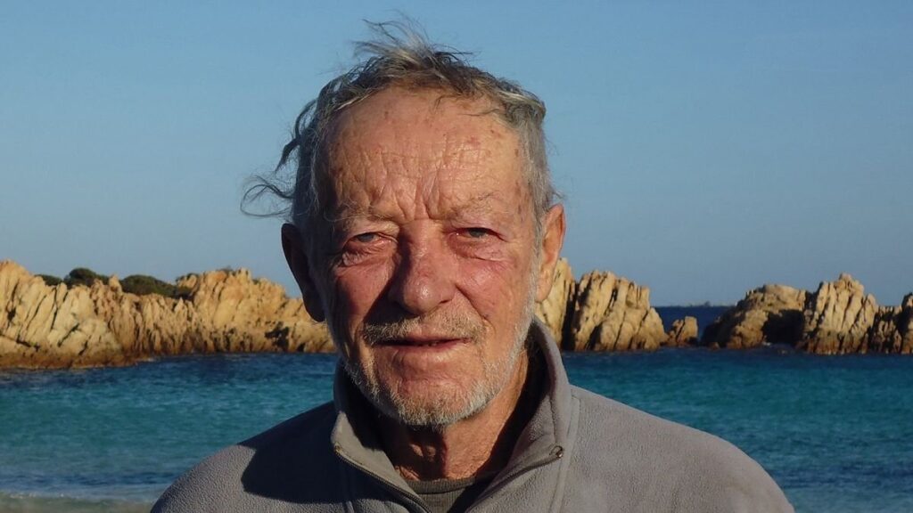 島で３０年余り孤立生活、イタリアの「世捨て人」が死去　８５歳