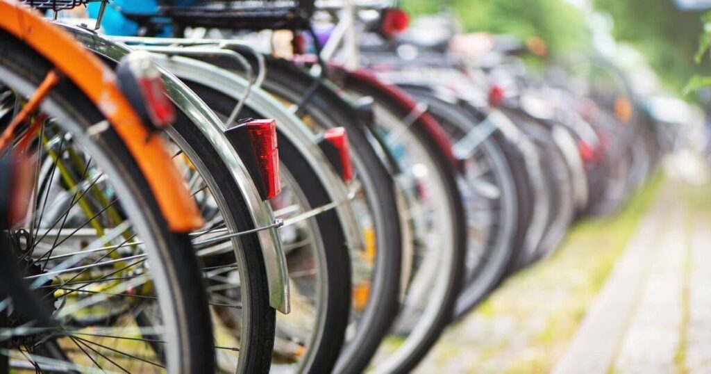 大臣、自転車の付加価値税率引き下げは業者に転嫁されないのではないかとの懸念から保留