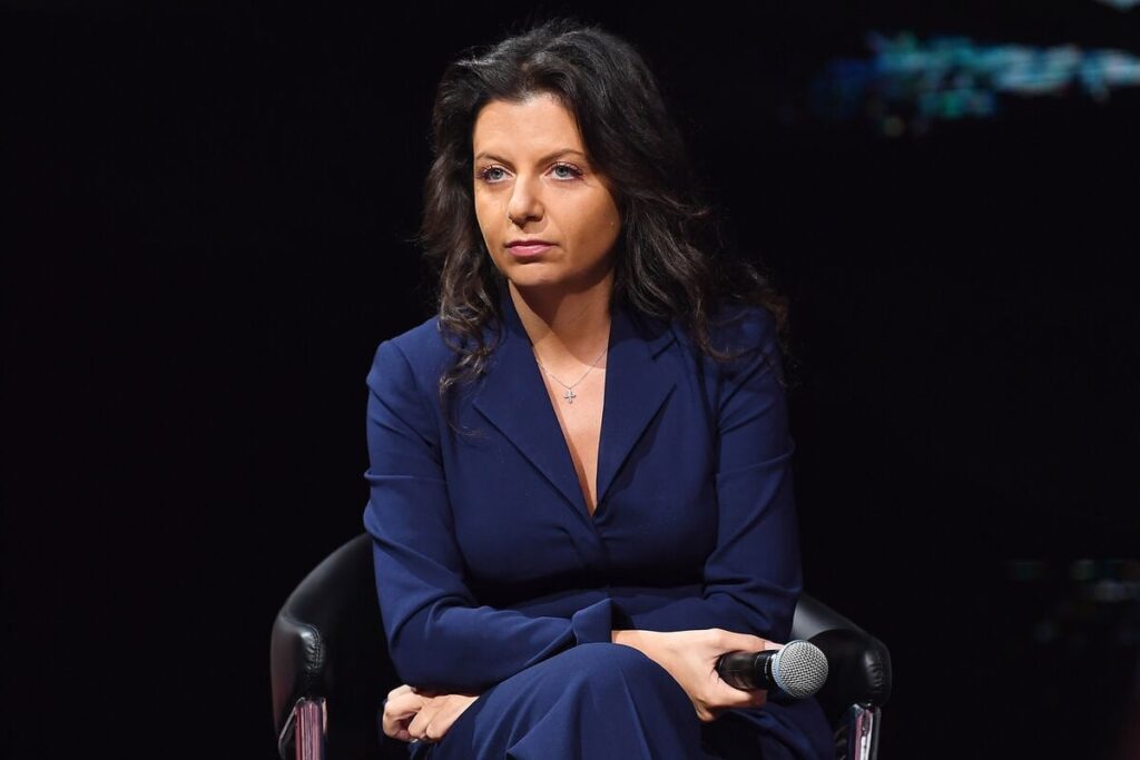 昏睡状態のロシア宣伝活動家ケオサヤン氏：ケオサヤンさんはレストランで重度の下痢に陥り、救急隊員が到着するまでトイレから出ることができなかった。 「現場の写真があります」とシャリーさんは言った。 「それは混乱でした。天井にさえ、いたるところにシミがありました。」