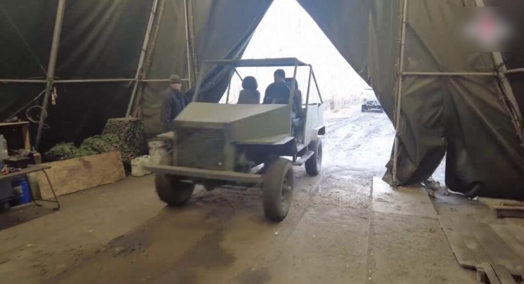ロシア、ウクライナでの襲撃作戦用に「聖戦機動車」の生産を拡大：ネット上に公開された映像では、ロシアが「聖戦機動車」としても知られる即席強襲車両の生産を拡大しており、そのうちの1台はGAZ-66をベースとしていることが示されている。