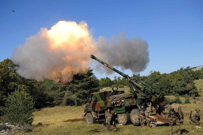 再びいくつかの大砲の痛み防衛軍は最初の砲兵シーザーを受け取りました