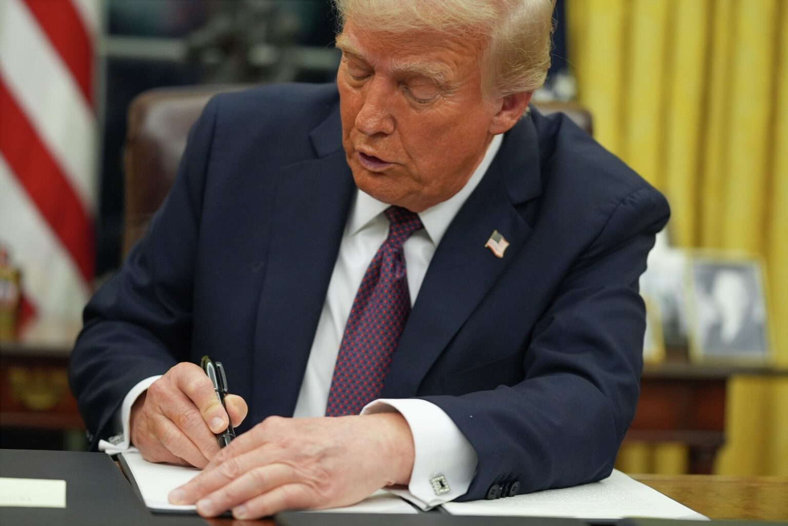 トランプ大統領の命令に従い、空軍はタスキーギー空軍兵について新兵に教えるのをやめる