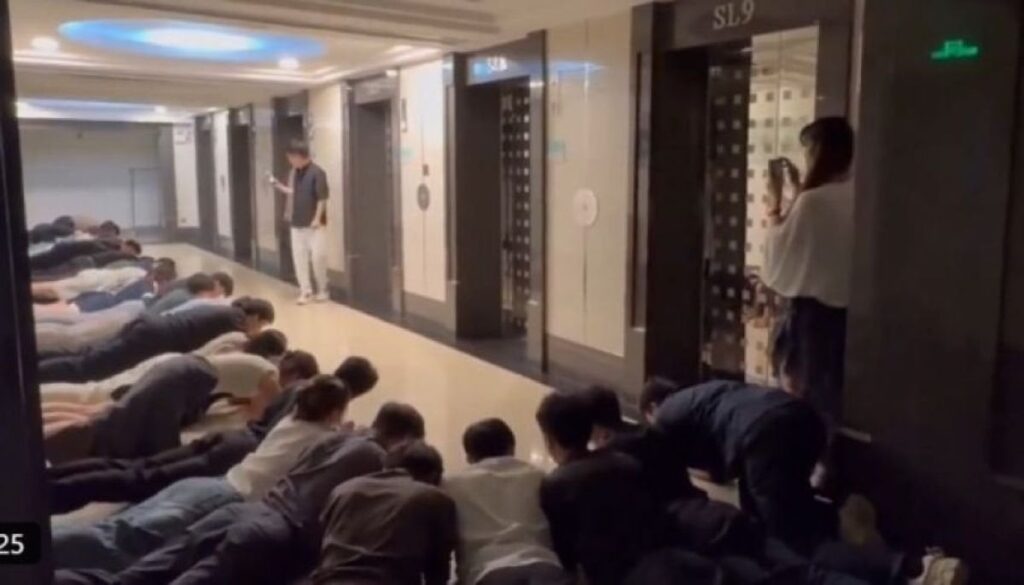 中国で従業員が経営者にひれ伏す動画が拡散し批判が殺到