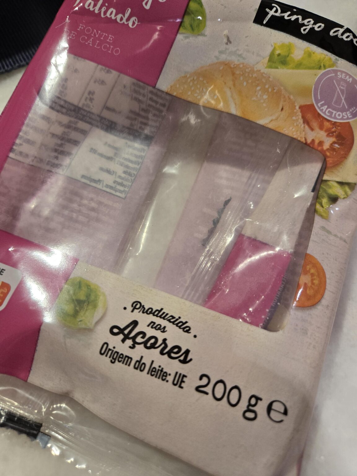 Pingo Doce は、アゾレス諸島産ではない乳製品を販売するためにアゾレス ブランドを使用しています。これは詐欺だと思うのは私だけでしょうか？ #キャンセルピンゴドセ