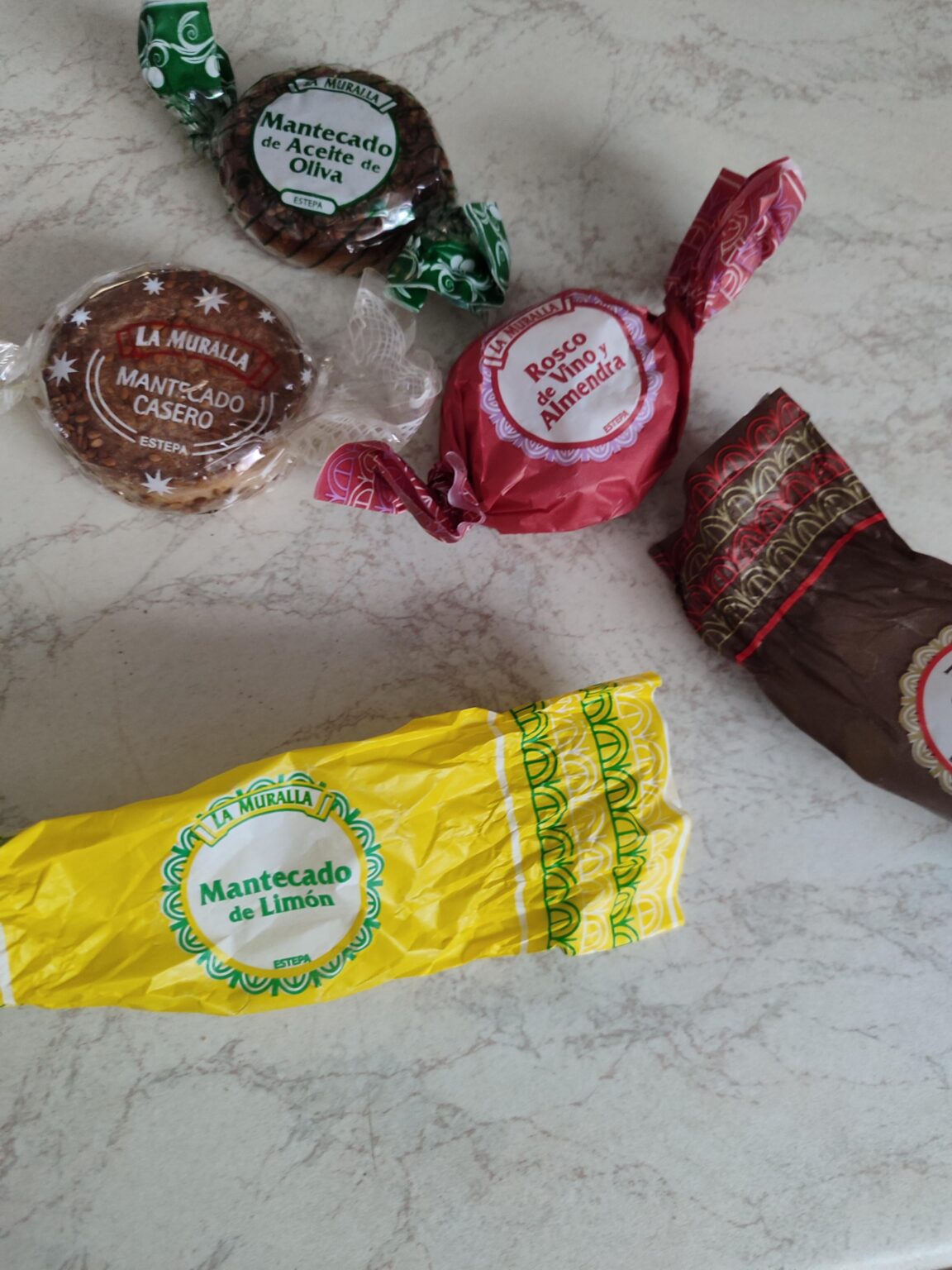 ギリシャからこんにちは！叔母がスペインから帰ってきて、これらを私にくれました。何か分かりませんが、2つ試してみましたが、素晴らしいです！