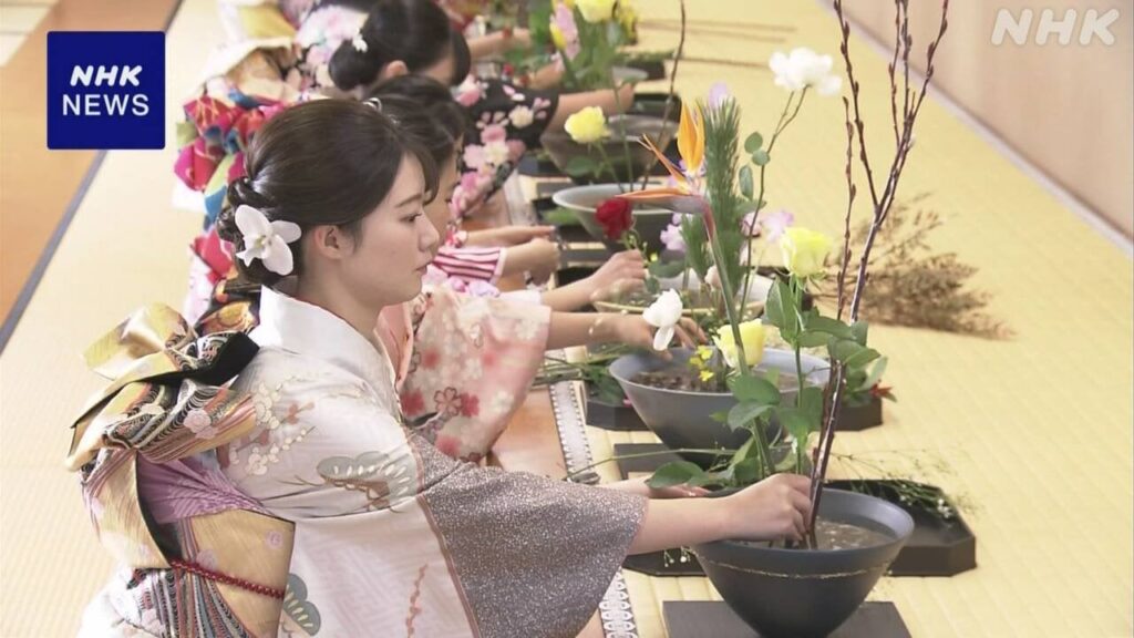 京都 華道「池坊」で「初生け式」 門下生が上達願い花を生ける