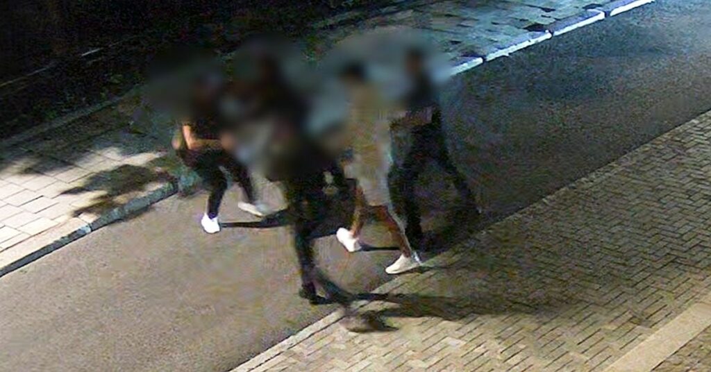 ここでは、犯人が警察のカメラに映っているので、犯罪を解決できるでしょう。