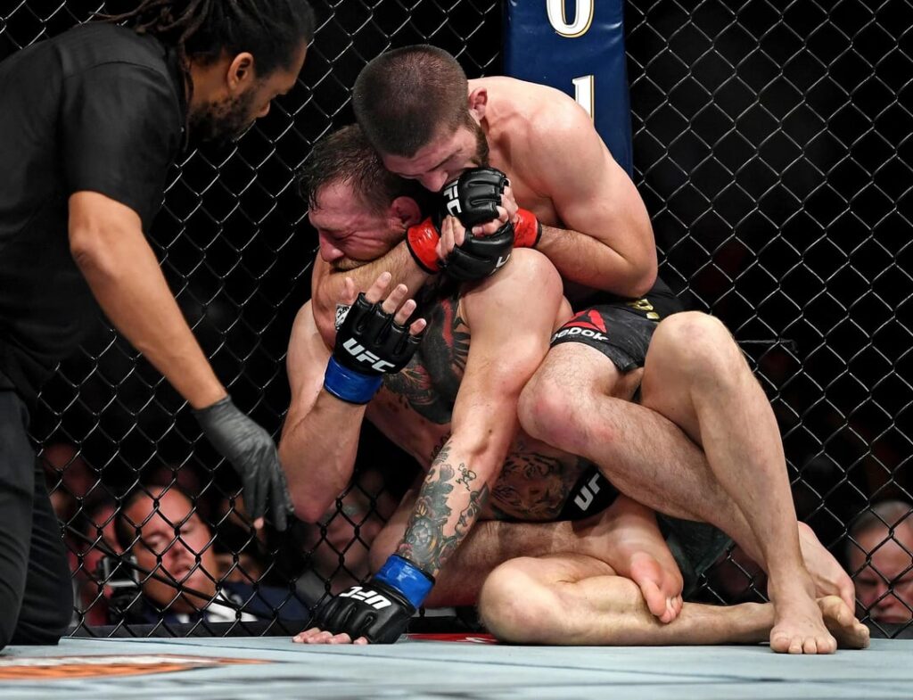 サブヘッダーをこれら2つの画像のいずれかに変更するために、名誉アイルランド人の男khabib o'nurmagomedov（ロングフォードヌルマゴメドフ）を祝う英国の戦闘機に対する勝利を祝う請願書