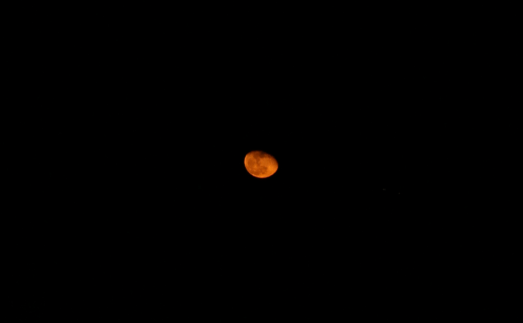 今日の月は同じ位相で数分離れています 🌖