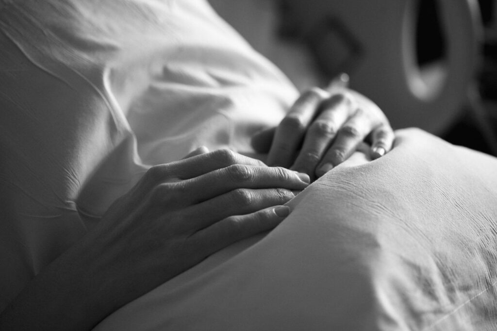 シビウの精神病院の看護師、患者4人を強姦した罪で懲役18年8か月の実刑判決 / 行為は4か月にわたって行われたとされる / 強姦された女性1人当たり精神的損害賠償として1万ユーロを支払わなければならない