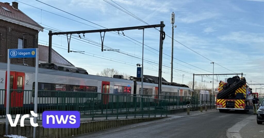 イデジェムの踏切で電車にはねられ運転手が死亡