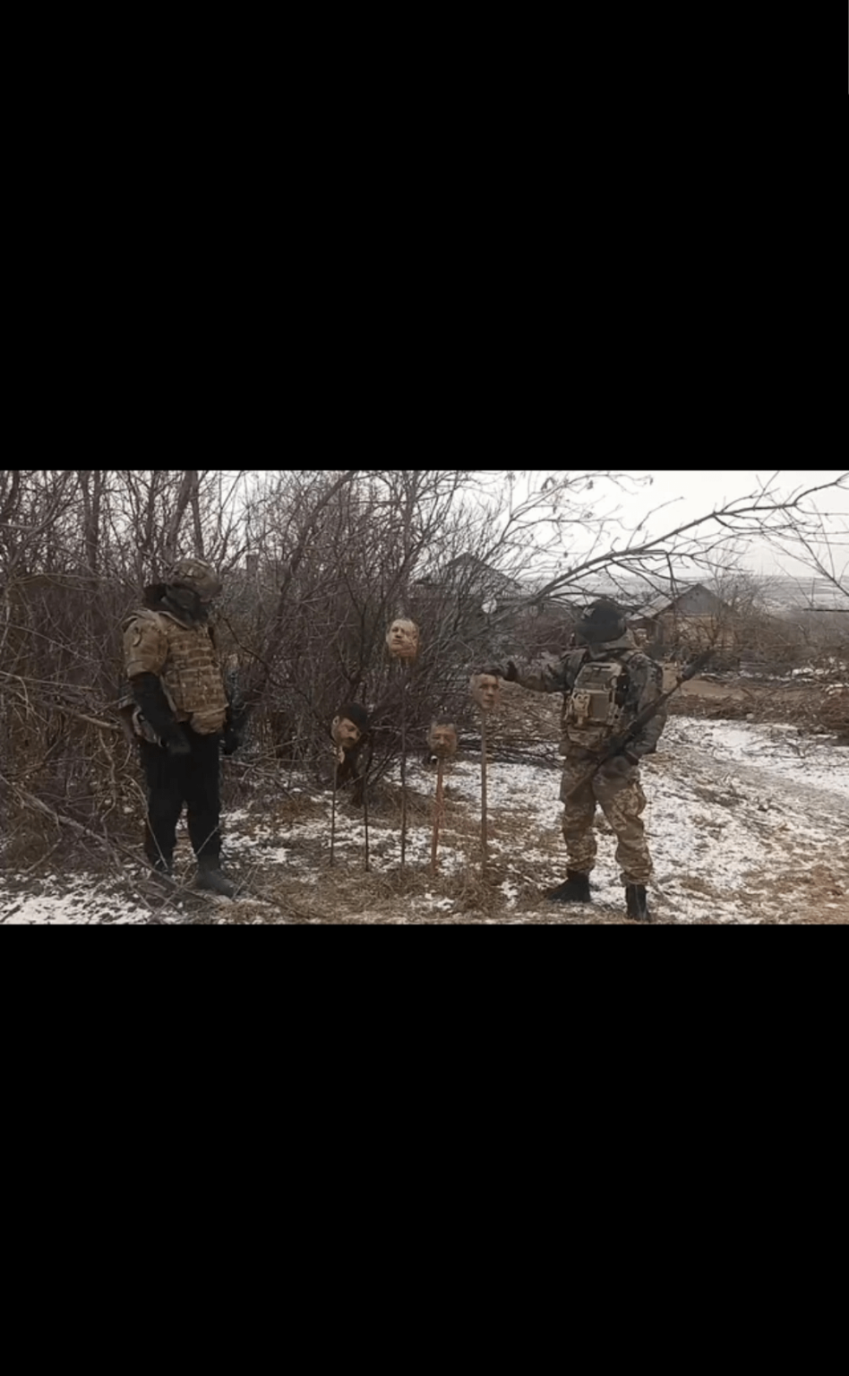 ロシアのワーグナーグループのマーニリーは、ウクライナ兵の斬首を示しています。