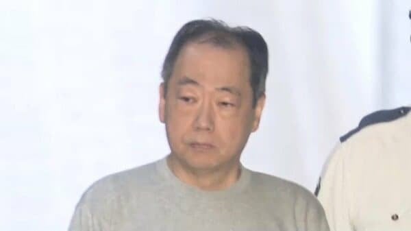 「うるせえ、乗せろ」羽田空港でANA女性職員の顔を複数回平手打ち…医師の男（58）逮捕 飛行機に乗り遅れ「アナウンスがない」と因縁つけ犯行か
