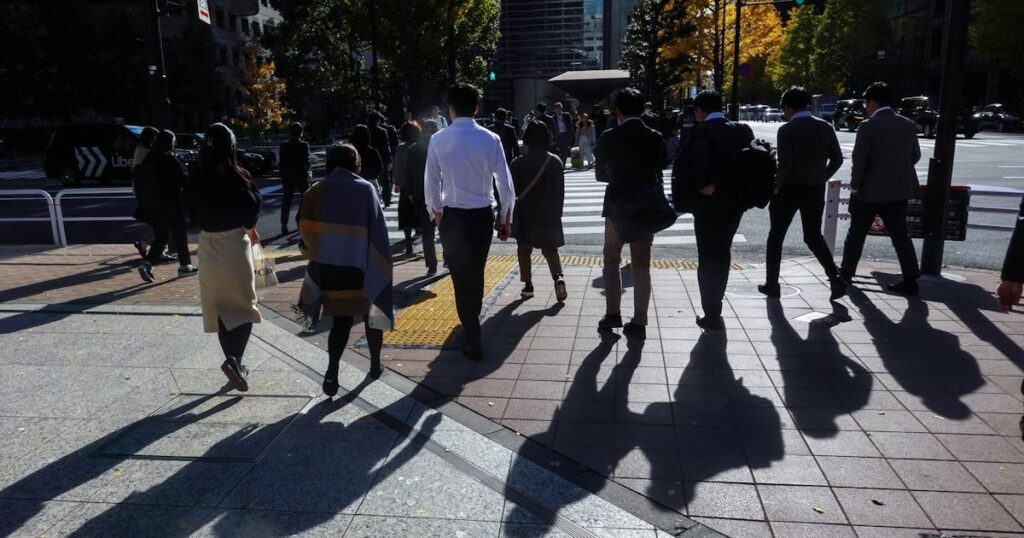 【毎月勤労統計調査】実質賃金、4カ月連続マイナス　米･野菜の値上がり響く - 日本経済新聞