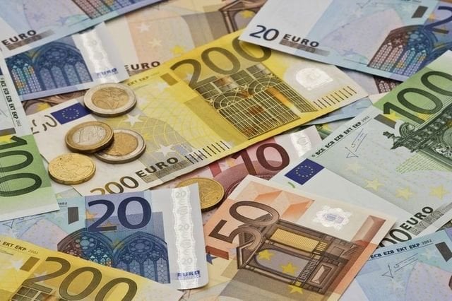 経済学者、ルーマニアの増大する対外債務について：政治家が主張する繁栄は融資による資金注入によって人為的に誘導されたもの。行政上の無意識、財政的比例阻止への確実な道