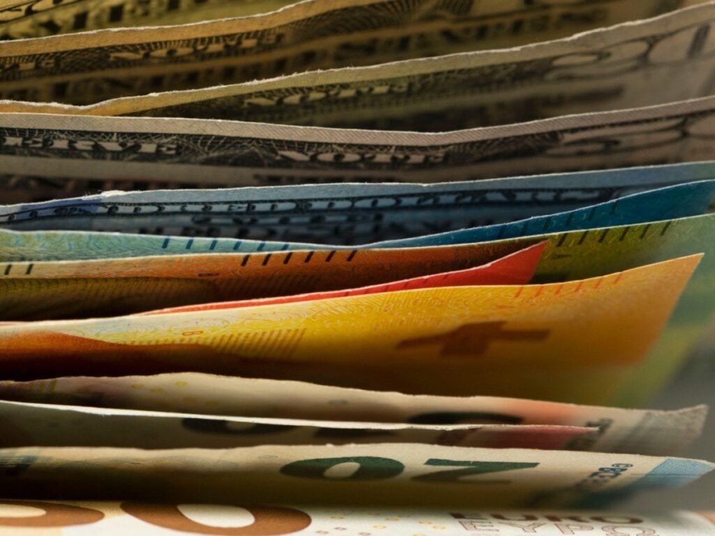 スイスは、アルバニア、バングラデシュ、ザンビアへの対外援助を削減します