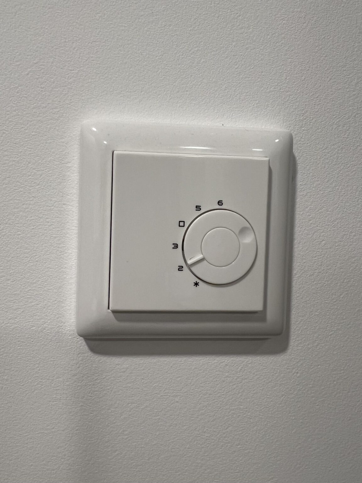誰かこの床暖房ダイヤルの仕組みを説明してもらえませんか