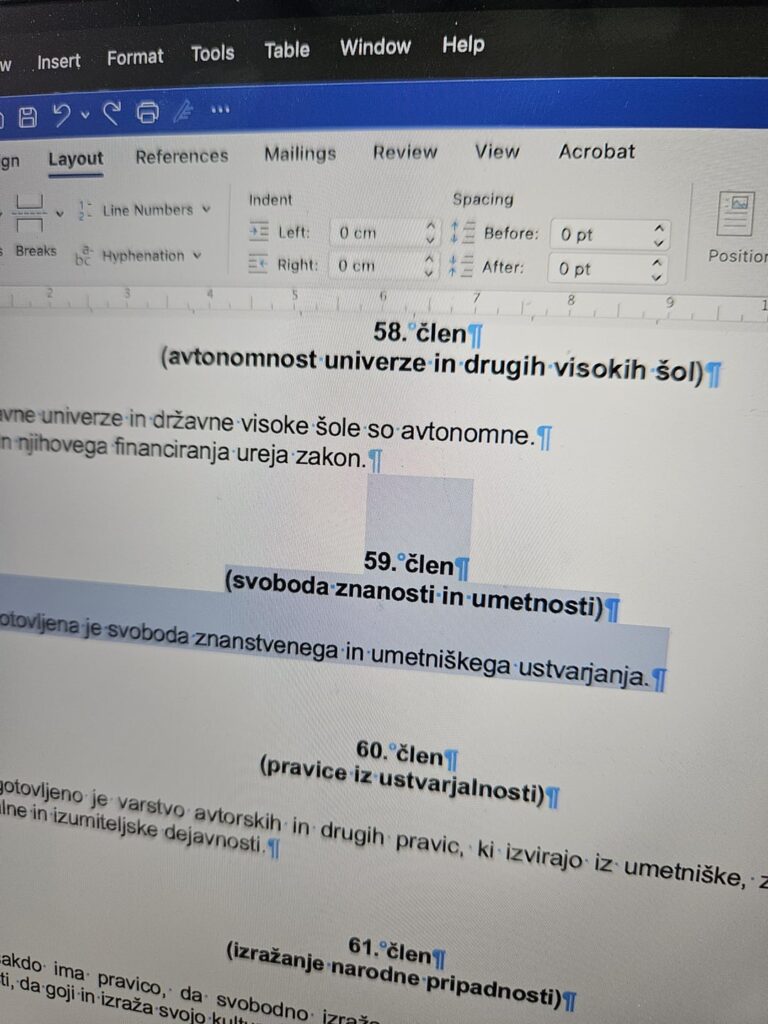 これらのスペースを単語で取り除く方法??