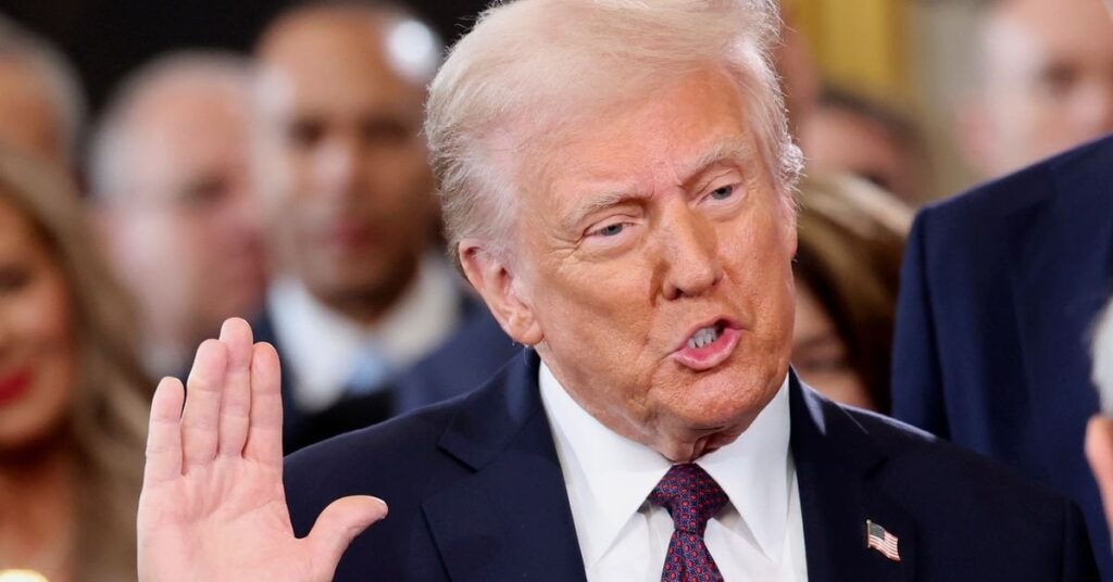トランプ氏が歴史を作る：有罪判決を受けた初の重犯罪者が大統領として宣誓