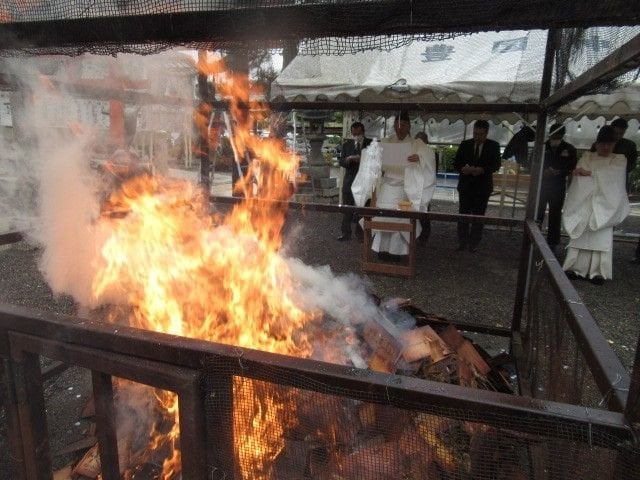 出征兵士が奉納した「戦争絵馬」お焚き上げで燃やす「貴重な資料失われた」軍事評論家ら抗議 神社は反論「供養が本来のかたち」滋賀
