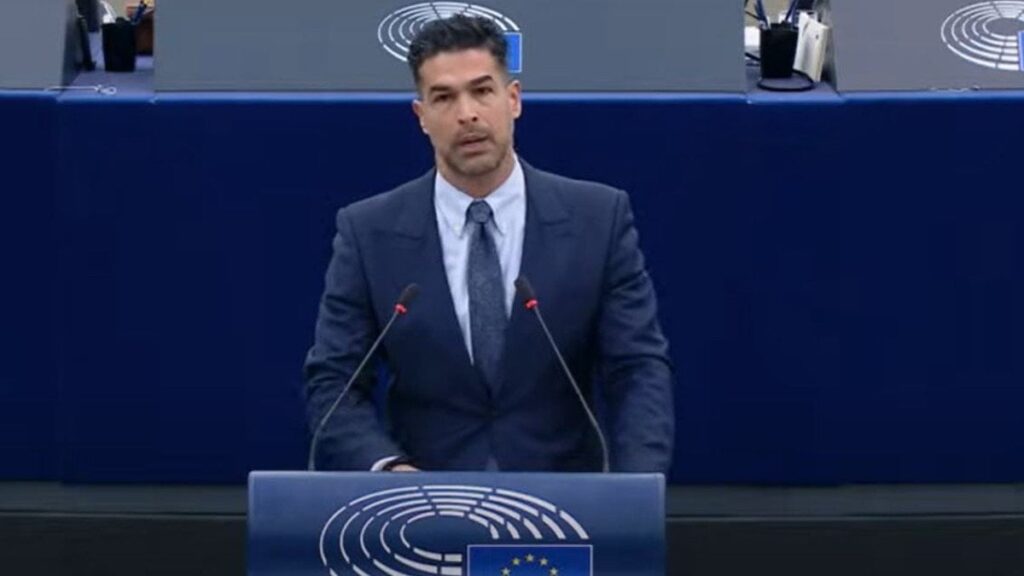 ニコス・アナディオティス：人口動態の解決策としてギリシャにおける中絶の禁止を提案