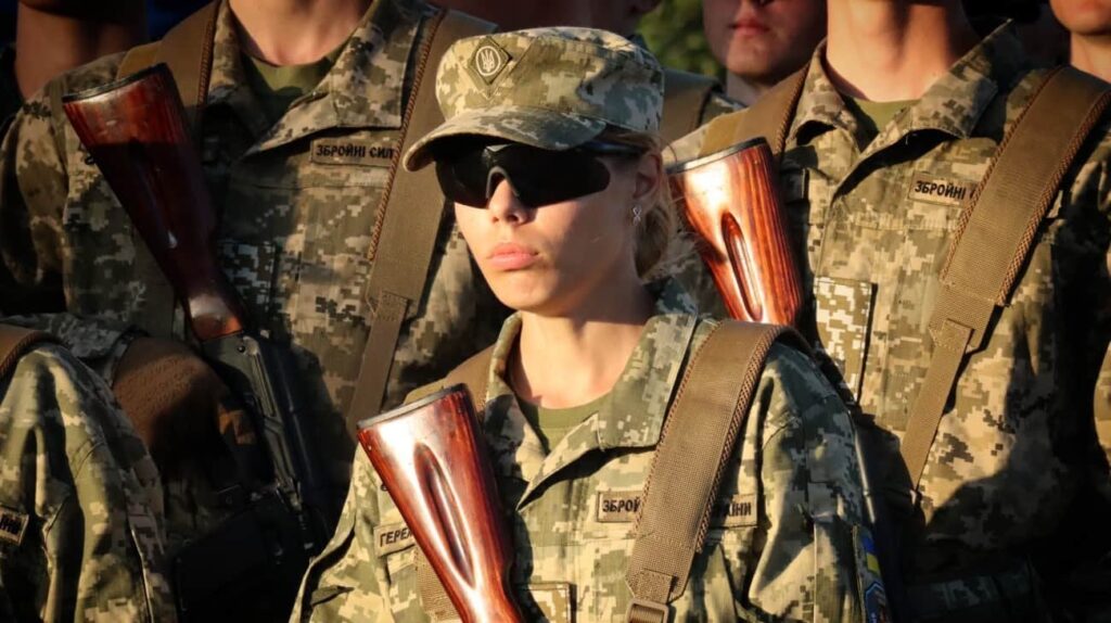 女性がポーランドのウクライナ軍団に初めて参加：ウクライナ人の第2グループがウクライナ軍団の一員としてポーランドで訓練を開始した。初めて女性が部隊に加わりました。