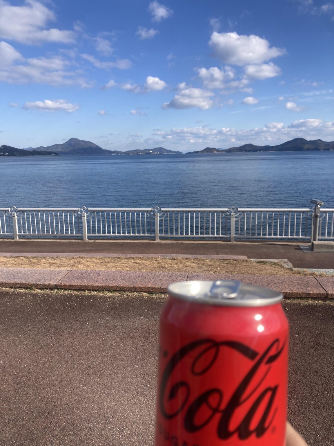 遠ざかる雲を見つめてドトール