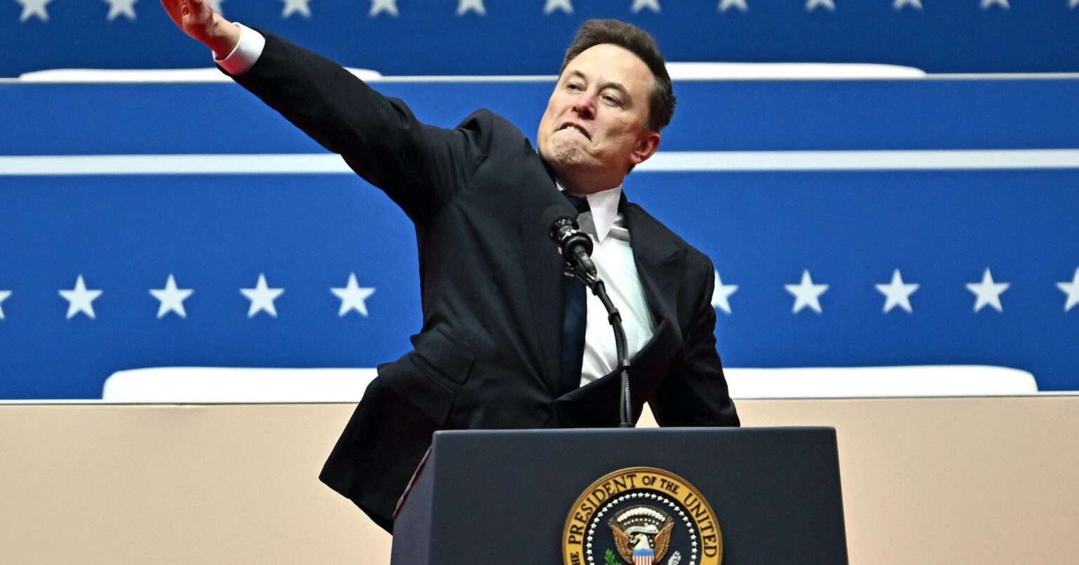 イーロン・マスクは、彼がナチスの敬礼をした告発についてティム・ワルツ知事を訴えるかもしれないと言います