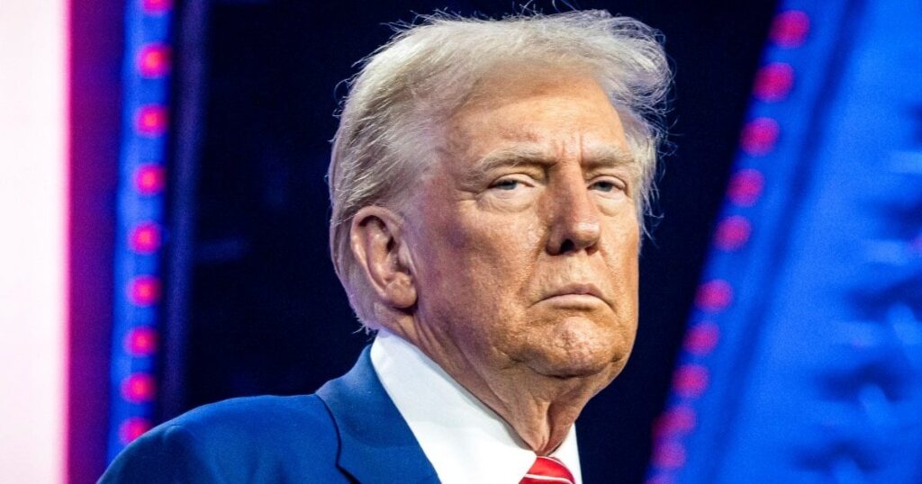 どう見ても、トランプの戦争脅迫はアメリカ第一主義の詐欺を暴露する