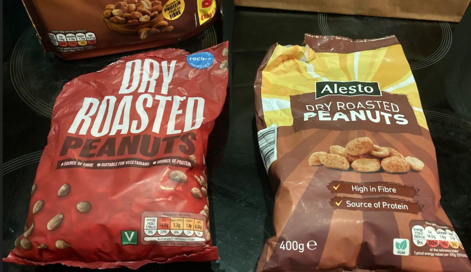 ローストナッツを両方とも食べられないようにするために協力してくれた Lidl と Aldi に感謝します